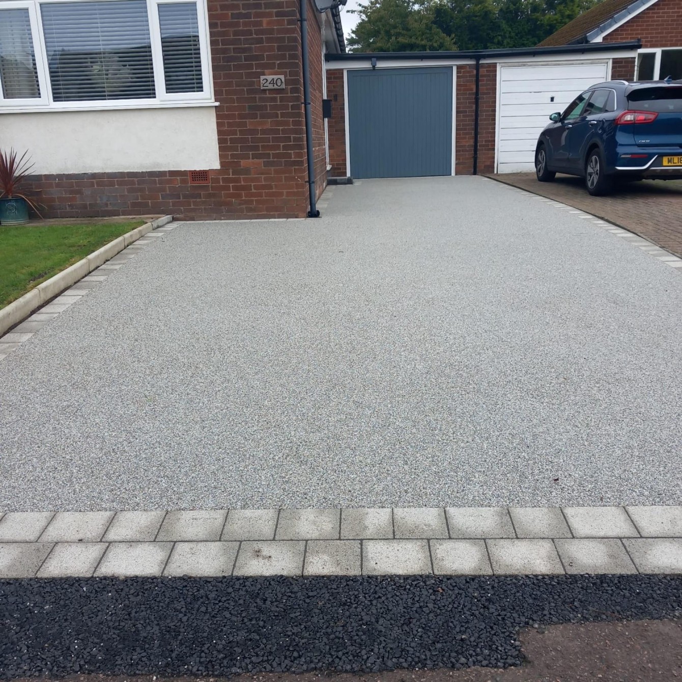 Grey resin driveway house 84B with block border and blue SUV — Sale & Greater Manchester